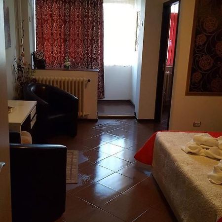 Garsoniera Ioana Apartman Bukarest Kültér fotó